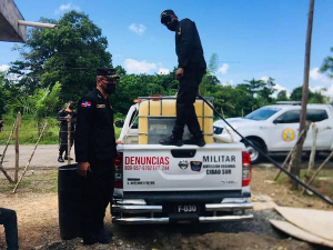 CECCOM, Miembros de este Cuerpo Especializado  realizaron un operativo de allanamiento a un punto de venta irregular de combustibles, ubicado en la comunidad de Cevicos, Provincia S&aacute;nchez Ramirez.